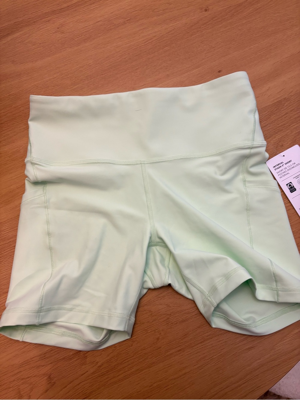 Athleta interval stash 5” Shorts
